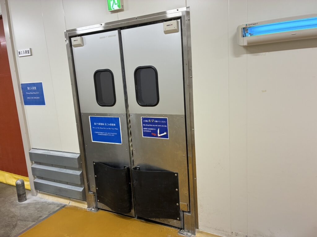 愛知県スイングドア修理