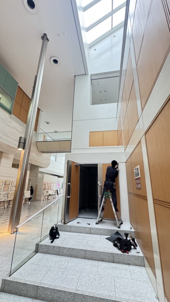 岐阜県立図書館建具修理