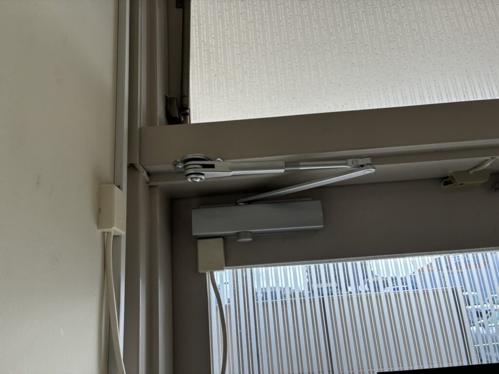 岐阜市ドアクローザー新設