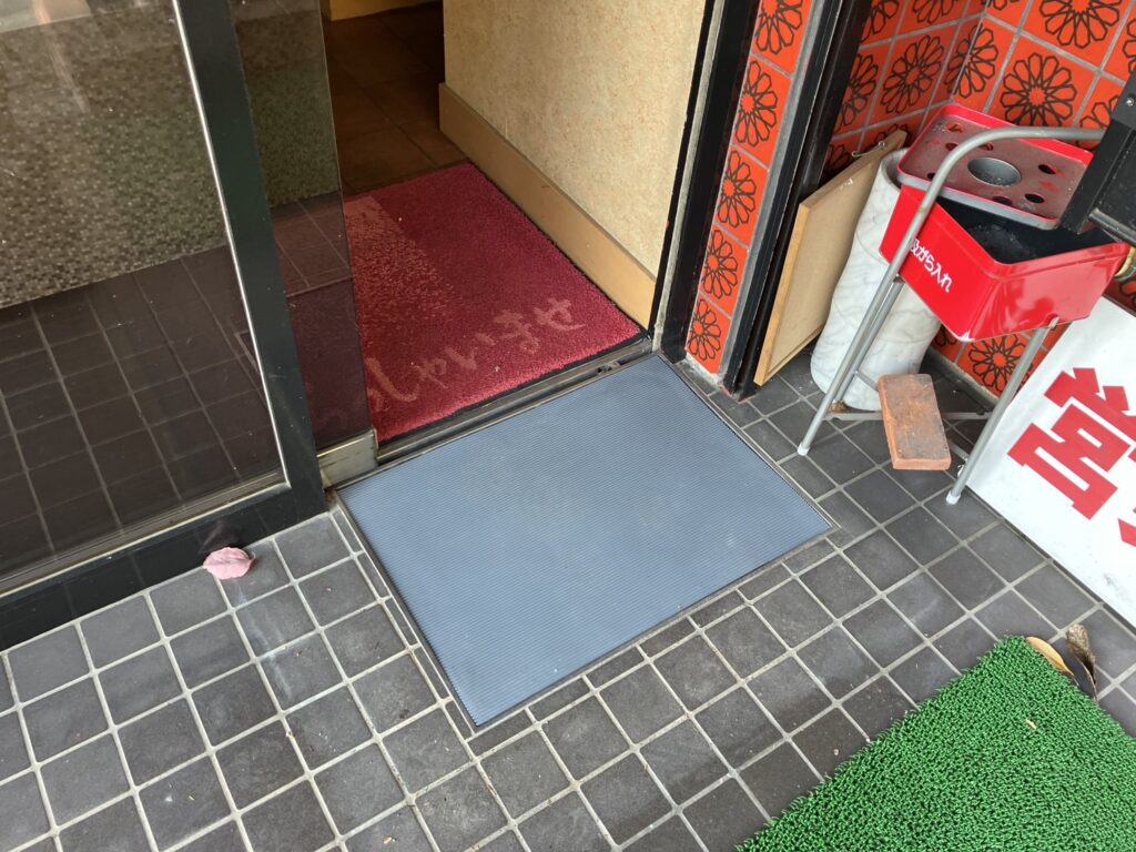 岐阜市自動ドアマット修理