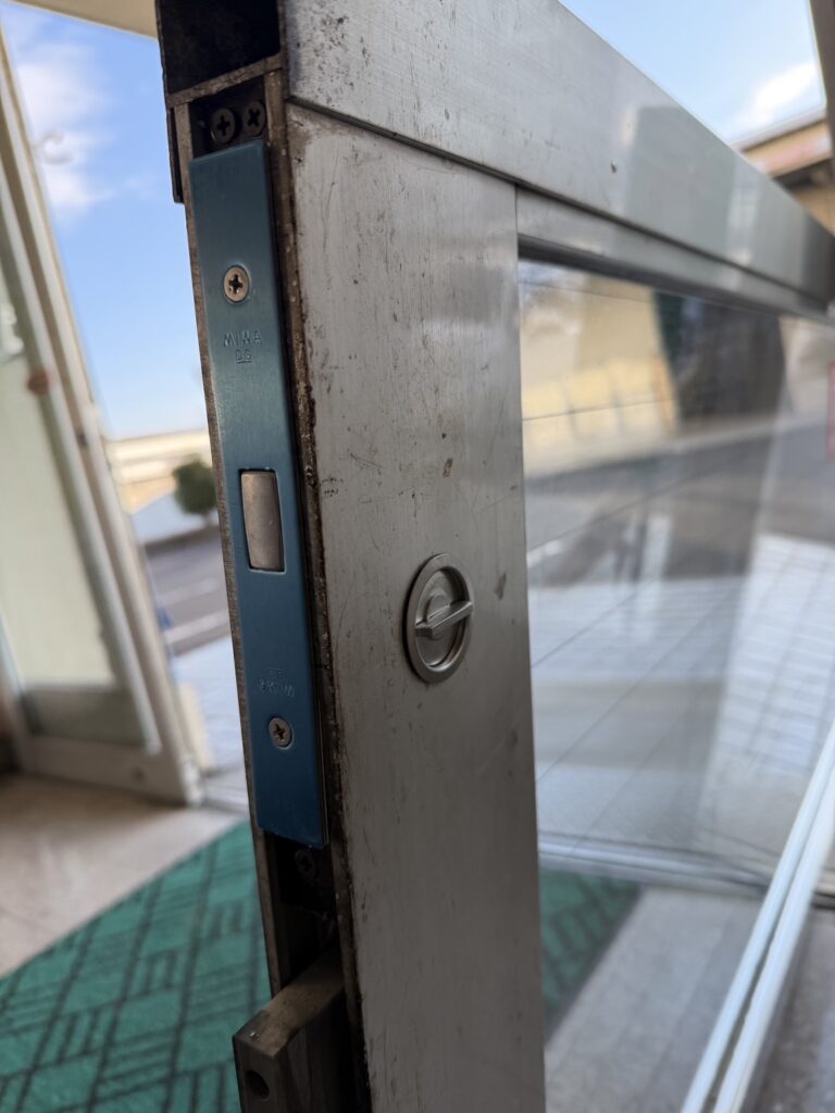 岐阜自動ドア用鍵交換