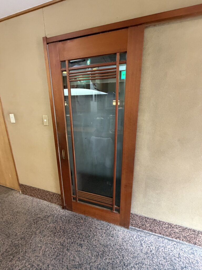 引戸　戸車交換