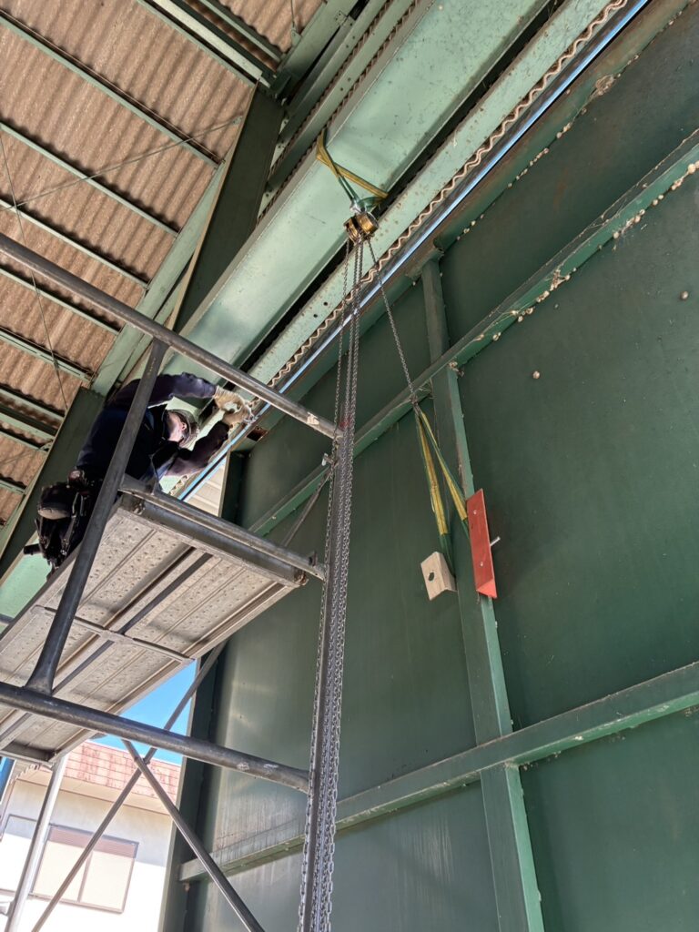 岐阜市　ハンガードア修理