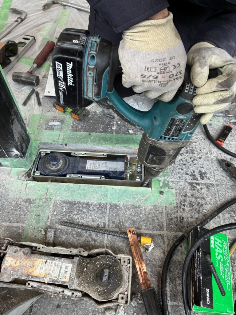 各務原市 フロアヒンジ修理