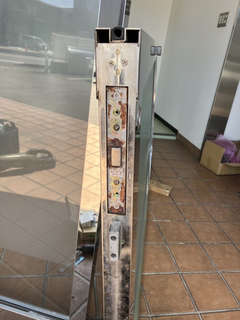 一宮市 自動ドア用鍵交換