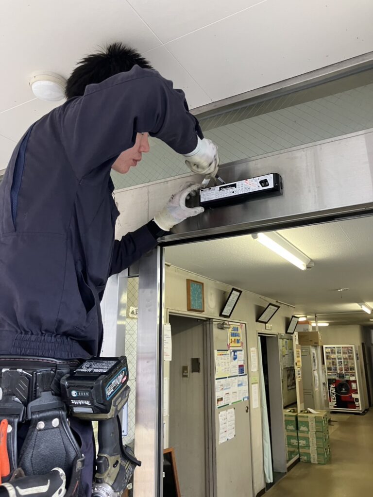 岐阜市　自動ドア修理