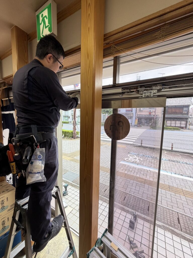 岐阜市自動ドア工事