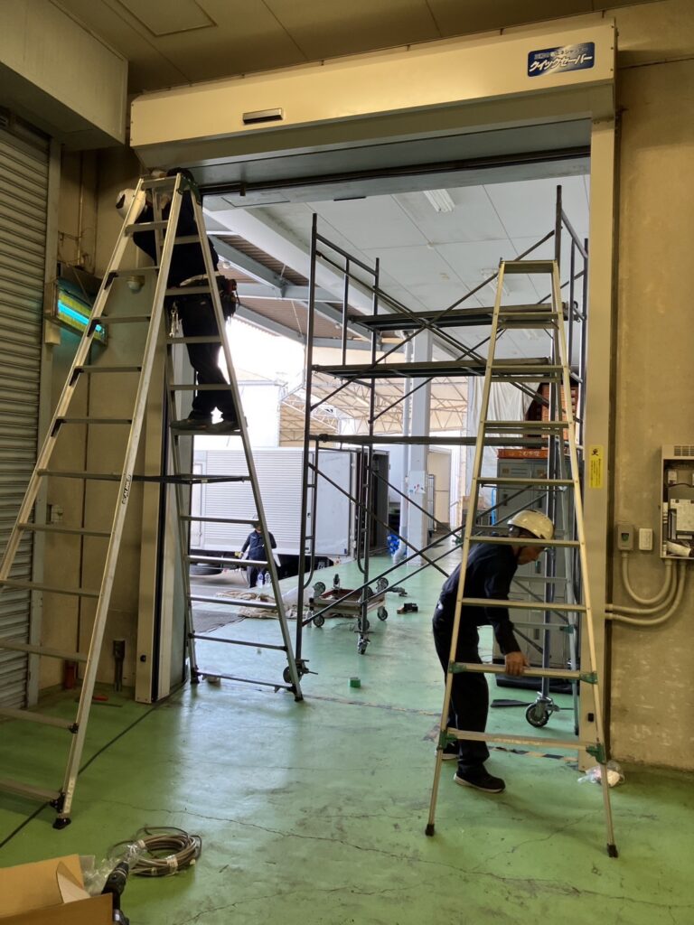 岐阜　シートシャッター取付